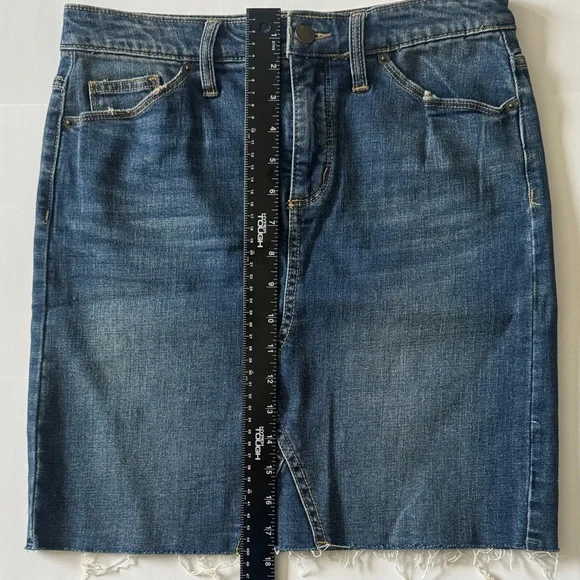 Universal Thread Blue Denim Skirt with Frayed Hem Size 6 - Picture 4 of 6